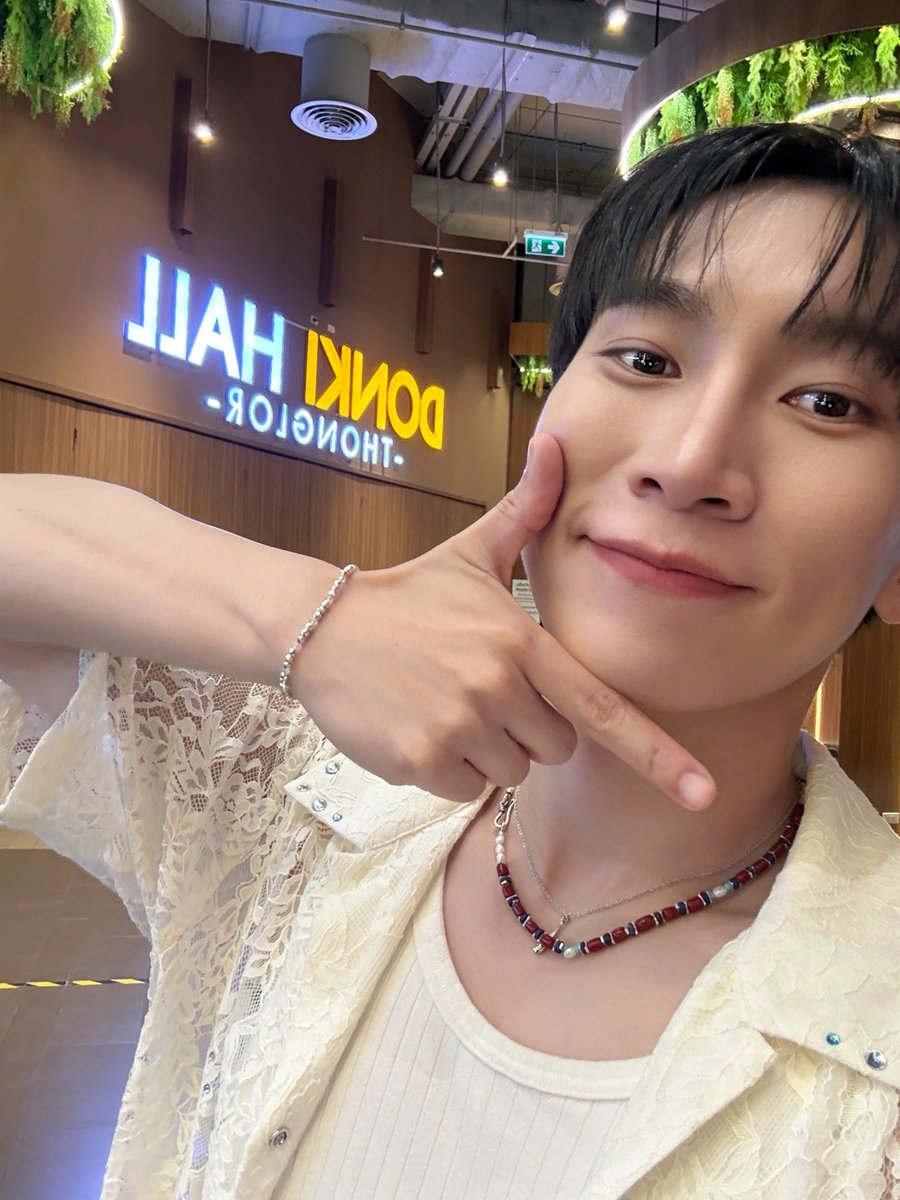 BTOBCOMPANY's tweet photo. [📂]

📂 B:CHIVE
└📁 #그럼불트립

광냥이 태국 출몰! 🇹🇭

멜로디~ 싸와디캅!
랑랑쭙쭙 ฅ^•ﻌ•^ฅ

#비투비 #BTOB
#서은광 #SEOEUNKWANG
@BTOB_SEKwang https://t.co/3eLCFtgnnz