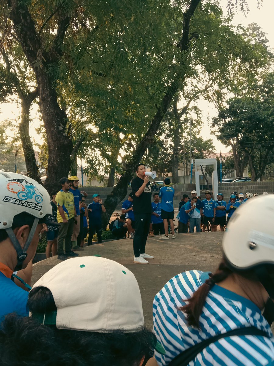flyingcat_07's tweet photo. Today agenda :
Bike to Work Bandung x Persib https://t.co/7Q0tYqY4IJ