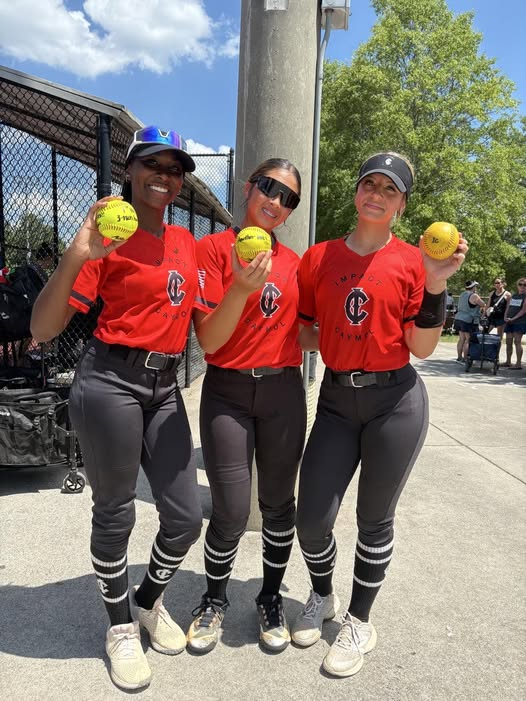 ImpactCaymol16U's tweet photo. We had some big hitters this weekend at Top Flight Owl City Showcase! “Another one” for our #12 Ren &amp; #14 Caroline!! Huge congrats to our #42 Amirah for hitting her first (3 run) bomb today!! Great job ladies! #BeTheHunter @amirahsgibson44 @SerenityMai12 @CarolineCandler https://t.co/zX951nU3Mp