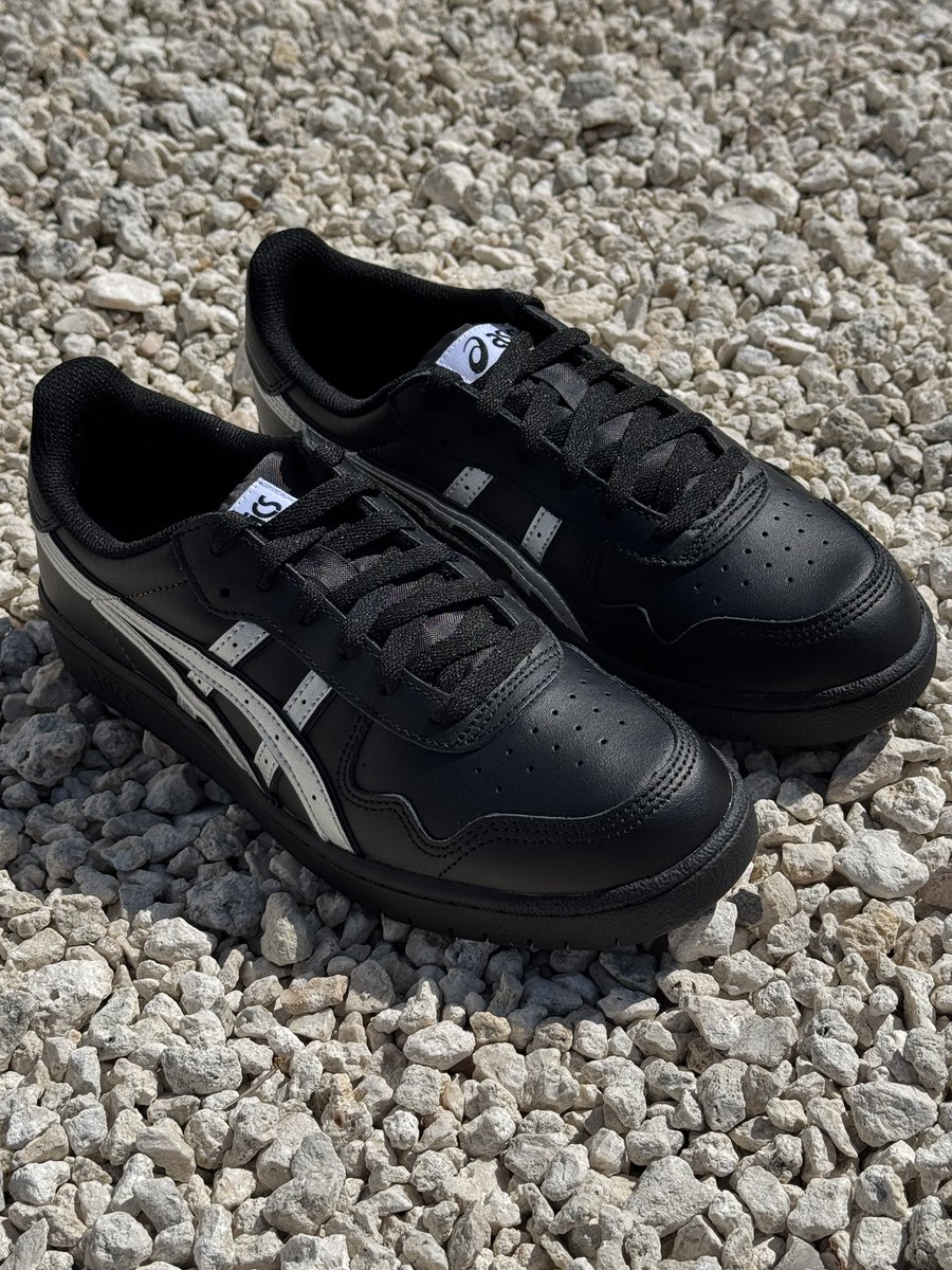 Reliefskate's tweet photo. New Asics Japan Pro Black Pure Silver Shoes Now Available https://t.co/GVBLpU9gvy
