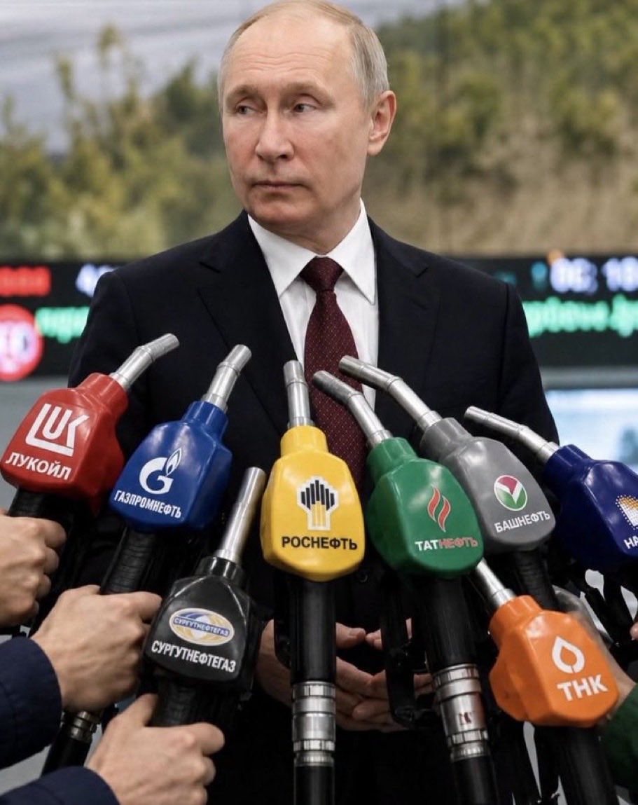 DidoWojtas's tweet photo. @Gerashchenko_en They talk to Putin, he’s a great clown https://t.co/vMk5Tam5cp