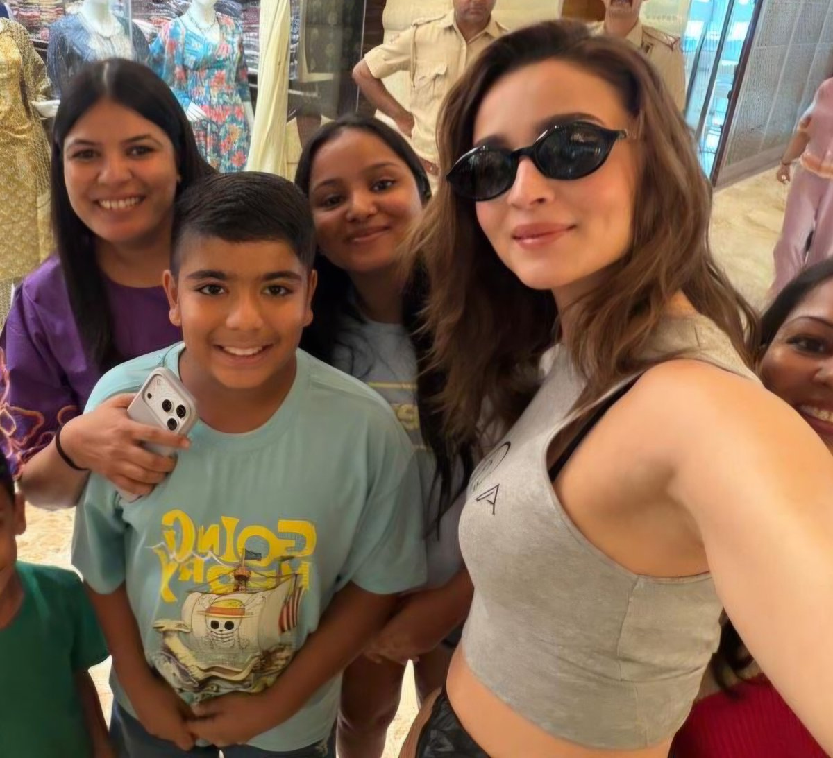 _heretorule's tweet photo. Alia Bhatt is so humble, i hope that alpha chal jaaye ♥️🔥 #Alpha https://t.co/zZWNpRRrLl