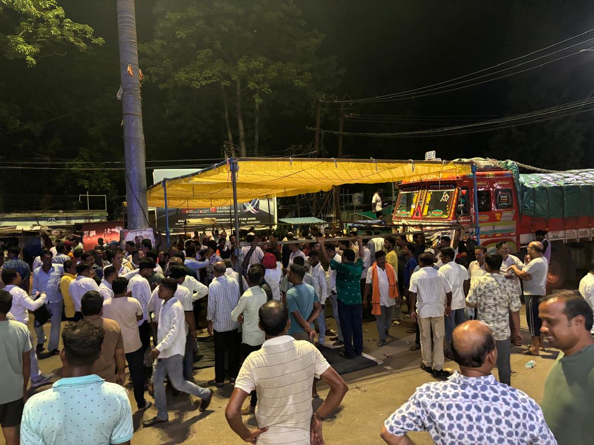 BcSrusti's tweet photo. India is an agriculture based country- Have been reading in schools . Yet farmers are the least organised. Farmers blocking NH road demanding lifting of their paddy by Govt. is a victory of farmers OR failure of Government ? @PMOIndia @ChouhanShivraj @CMO_Odisha @KVSinghDeo1 https://t.co/4CA1hO0TZI