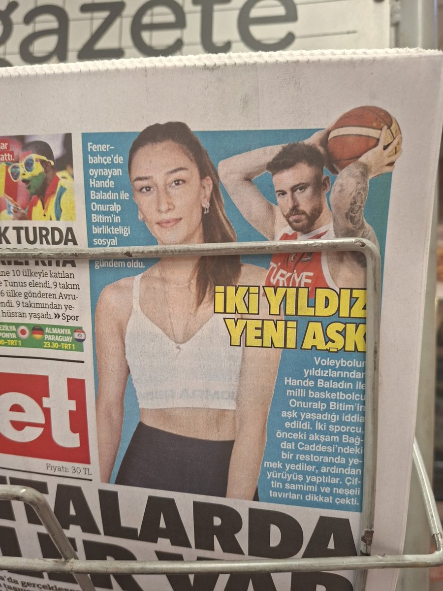 Heartofarina's tweet photo. Her yerde karşıma çıkıyolar 
rüyama da gircek en sonunda 🫣 https://t.co/nVBoc14Vsr