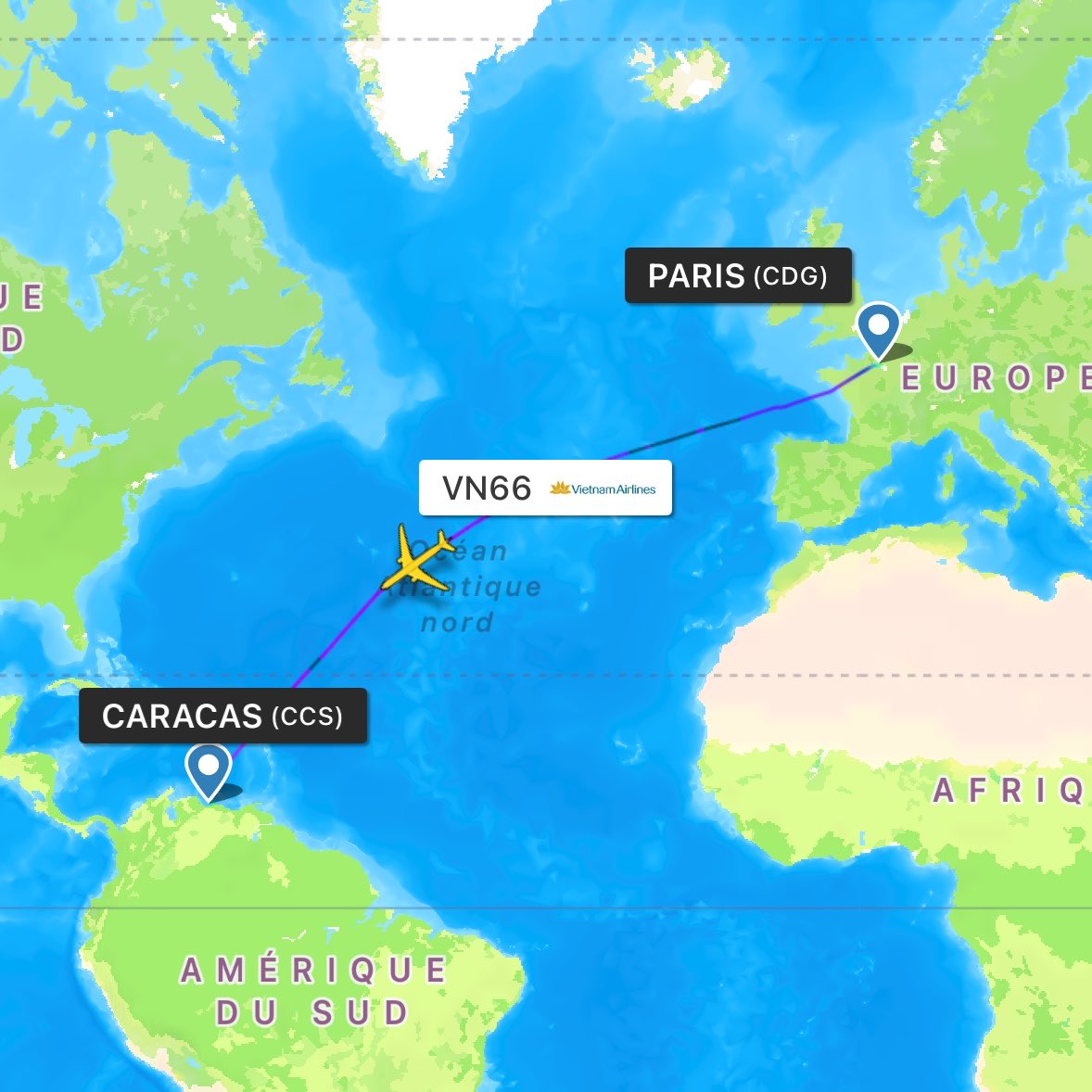 airplusnews's tweet photo. 🔴 Un Airbus A350-900 de Vietnam Airlines vient d’atterrir à l’aéroport de Caracas après un très long vol depuis Hanoï (avec escale à Paris CDG).

À son bord se trouvent 124 secouristes et dix chiens de recherche. L'appareil transporte également 25 tonnes de matériel et d'équipements destinés aux opérations de secours et d'assistance aux sinistrés.

Vietnam Airlines a mobilisé un équipage de 23 personnes, composé de six pilotes, dix agents de bord, trois ingénieurs, un régulateur des opérations et trois personnels au sol.