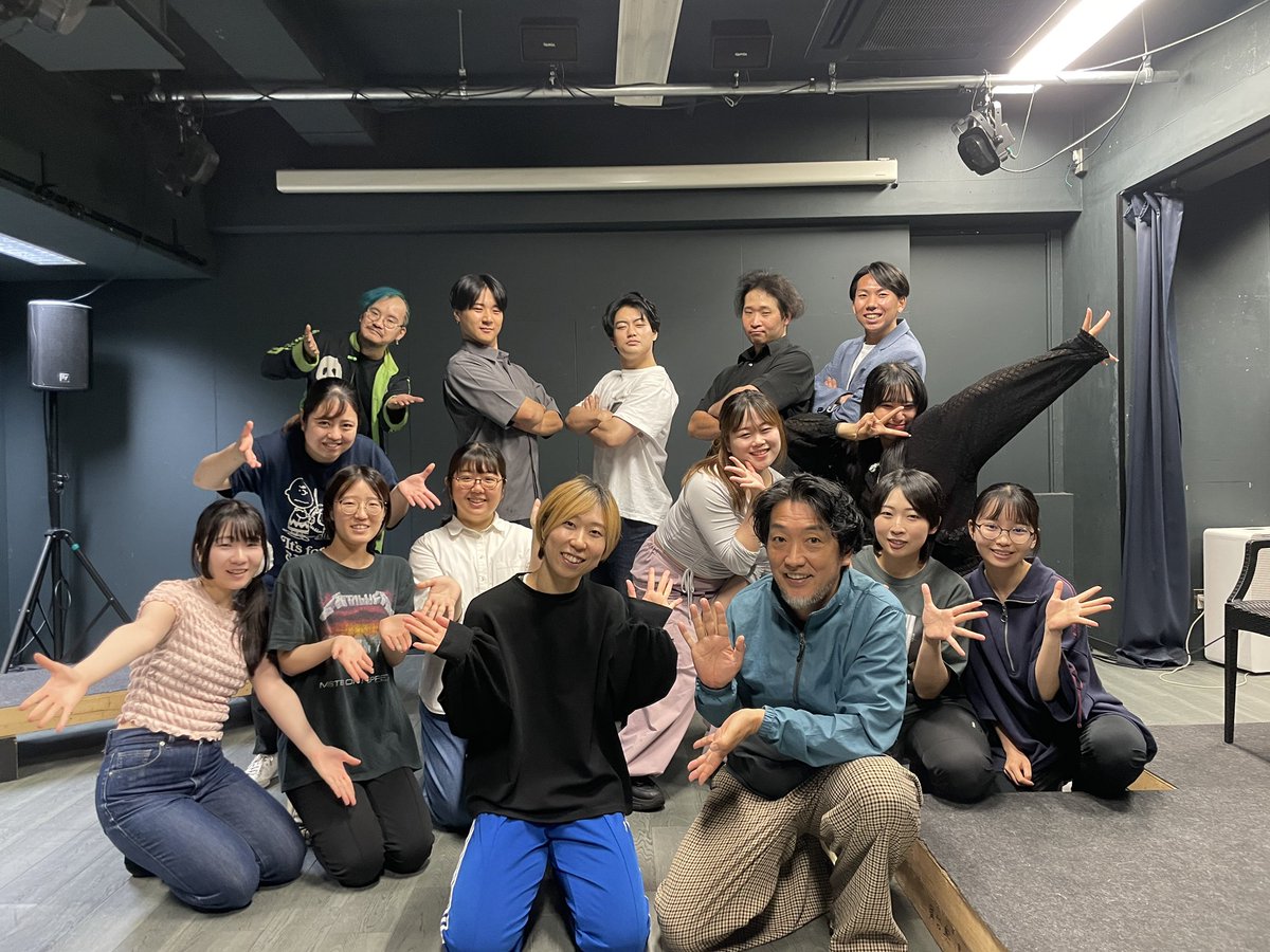 sahigashi0219's tweet photo. #シャイロックとヴェニス再

乗り切った
良くやった‼️
お疲れ様〜

個人的には
まだまだシェイクスピア
を作りたい心持ち

若い世代の子達に
チャレンジして
もらいたい作品達

1日休んだらまた
取り掛かる‼️

ぼぶ⭐︎れのん脚本
#oubaitori企画
#アリとキリ

引き続き宜しくお願います

[oubaitori企画扱い 
予約フォーム]
https://t.co/MWMIhugpBu