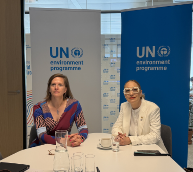 UNEP_Europe's tweet photo. Today in Brussels, @UNEP &amp; @CY2026EU 🇨🇾 co‑hosted a presentation of 'Global Environment Outlook 7: A Future We Choose' (#GEO7) to EU government representatives.

The report provides key insights on environmental trends, risks &amp; solutions to support evidence‑based policymaking. https://t.co/wYcWu1qW8V