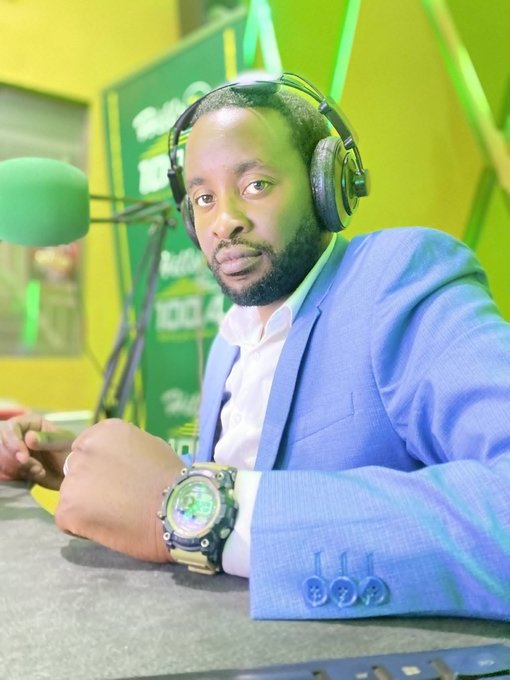 hillsfmkabale's tweet photo. Yo boy @RealUncle13 is in for the TOP 7 at 7 Countdown till 8pm.  Powered by @roketelkomug

WhatsApp: +256 741 000 555 to activate Your hotspot.  #RokeAt19 #LiveTheRokeLife 
#HillsfmTop7At7 #Top7At7WithTheRealUncle #freshhitsforkigezi 
#takingyoutothetop https://t.co/C9OgIl5apW