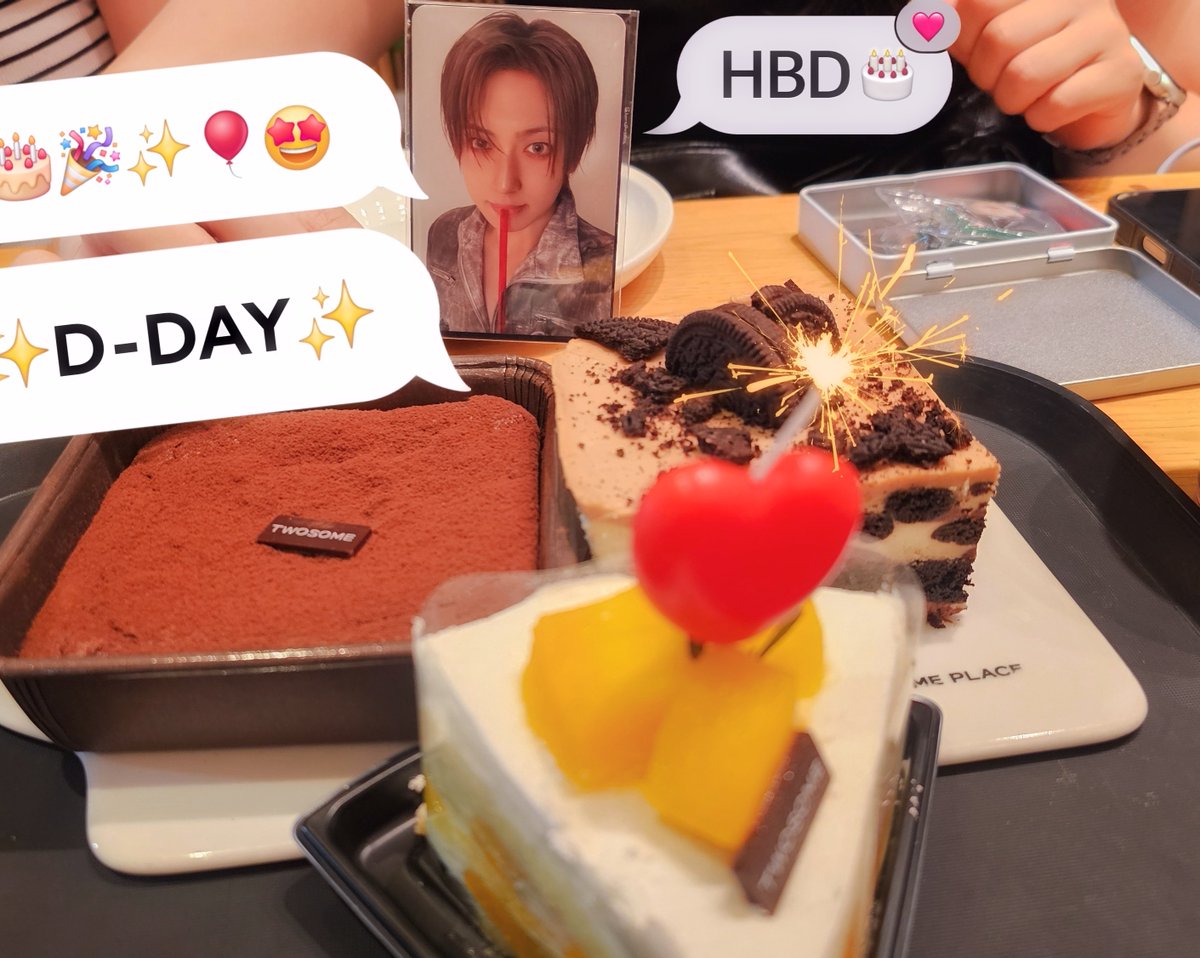 pepe_rrong's tweet photo. 오늘은 저와 이분의 생일입니다
기념으로 콘서트를 다녀왔다네 https://t.co/EfJFw30ZZn