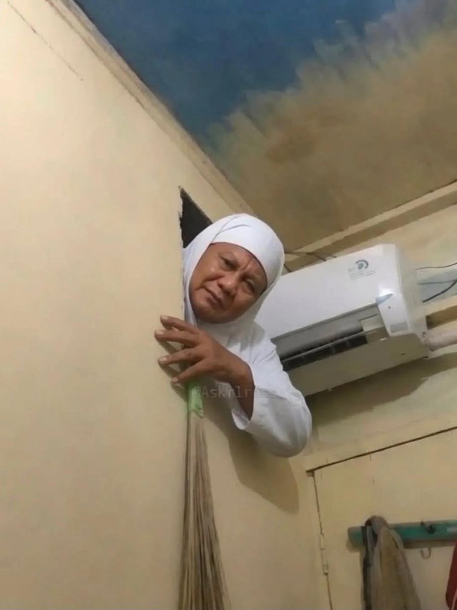 Panurotto's tweet photo. @LambeSahamjja Kaya tentara akhlaknya mulia aja.. 😂😂😂 https://t.co/3uk0j5ZtKX