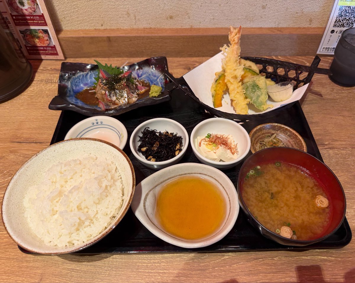 mo48mo48's tweet photo. ゴマ鯖天麩羅定食

って載せたかっただけ＾＾

#飯テロ https://t.co/E7F6sOz7ee