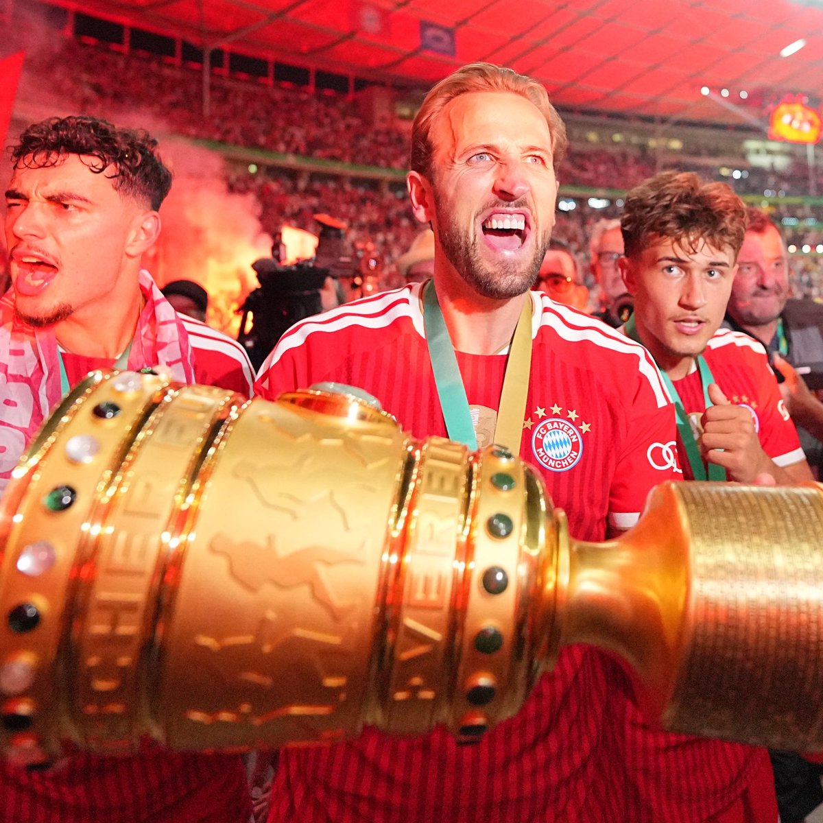 ActuFoot_'s tweet photo. 🚨🚨 Sauf retournement de situation, HARRY KANE 🏴󠁧󠁢󠁥󠁮󠁧󠁿 VA PROLONGER AU BAYERN MUNICH !!!! ❤️🤍

🗞️ @David_Ornstein https://t.co/Ofw705mCOi