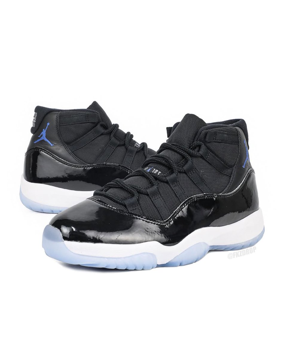 JustFreshKicks's tweet photo. FIRST LOOK: Air Jordan 11 Retro "Space Jam" 🐰🏀

🗓️ December 12th
💰 $235 https://t.co/pCfsdOsXOI