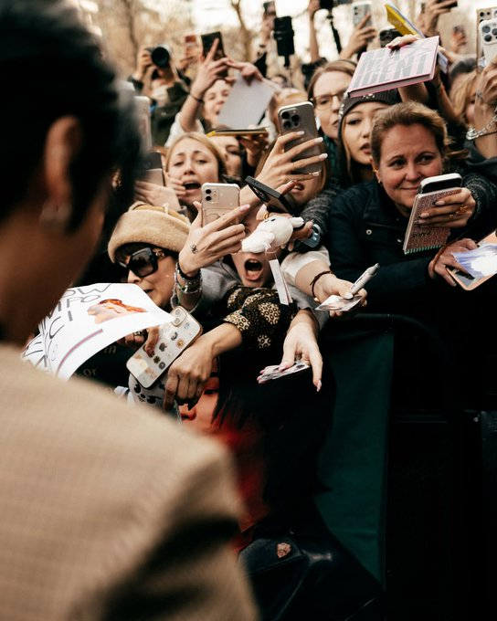 lkmarisss's tweet photo. Happy 1st anniversary to Gucci Global Brand Ambassador Lee Know! I hope there will be more fashion shows in the future!

LEE KNOW 1 YEAR WITH GUCCI
#LEEKNOWXGUCCI
@Gucci @gucci_jp https://t.co/IgxAMKCFYz