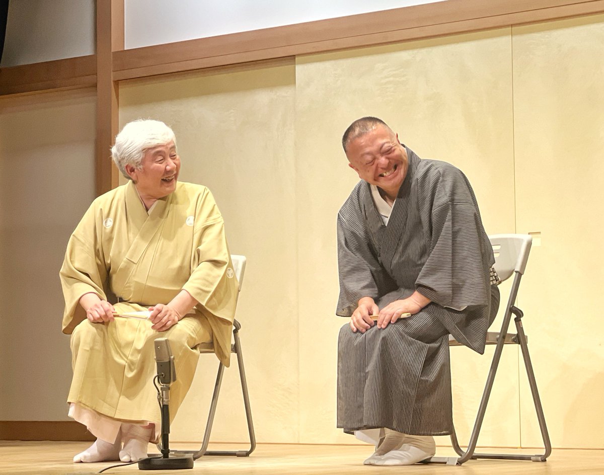 yama_rakugo's tweet photo. 2026.6.29 まったなし！ウルトラなふたり
OPトーク
喬太郎　初音の鼓
文三　莨の火
文三　宿替え
喬太郎　孫帰る

待ちに待ってたウルトラなふたり！
トーク中の喬太郎師匠の笑顔に、文三師匠のお人柄が伺える。お互い楽しそうなトークを聴けてムフフ☺️撮可も含めて中々東京じゃない貴重な会っ✨ https://t.co/7T4KpImkS3