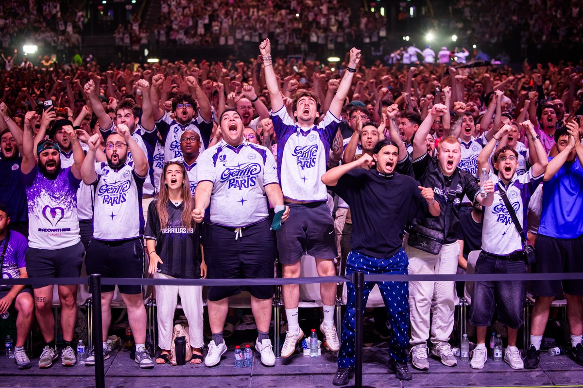 CODLeague's tweet photo. Truly a weekend to remember 🇫🇷📸 https://t.co/N1bnVYOKX8