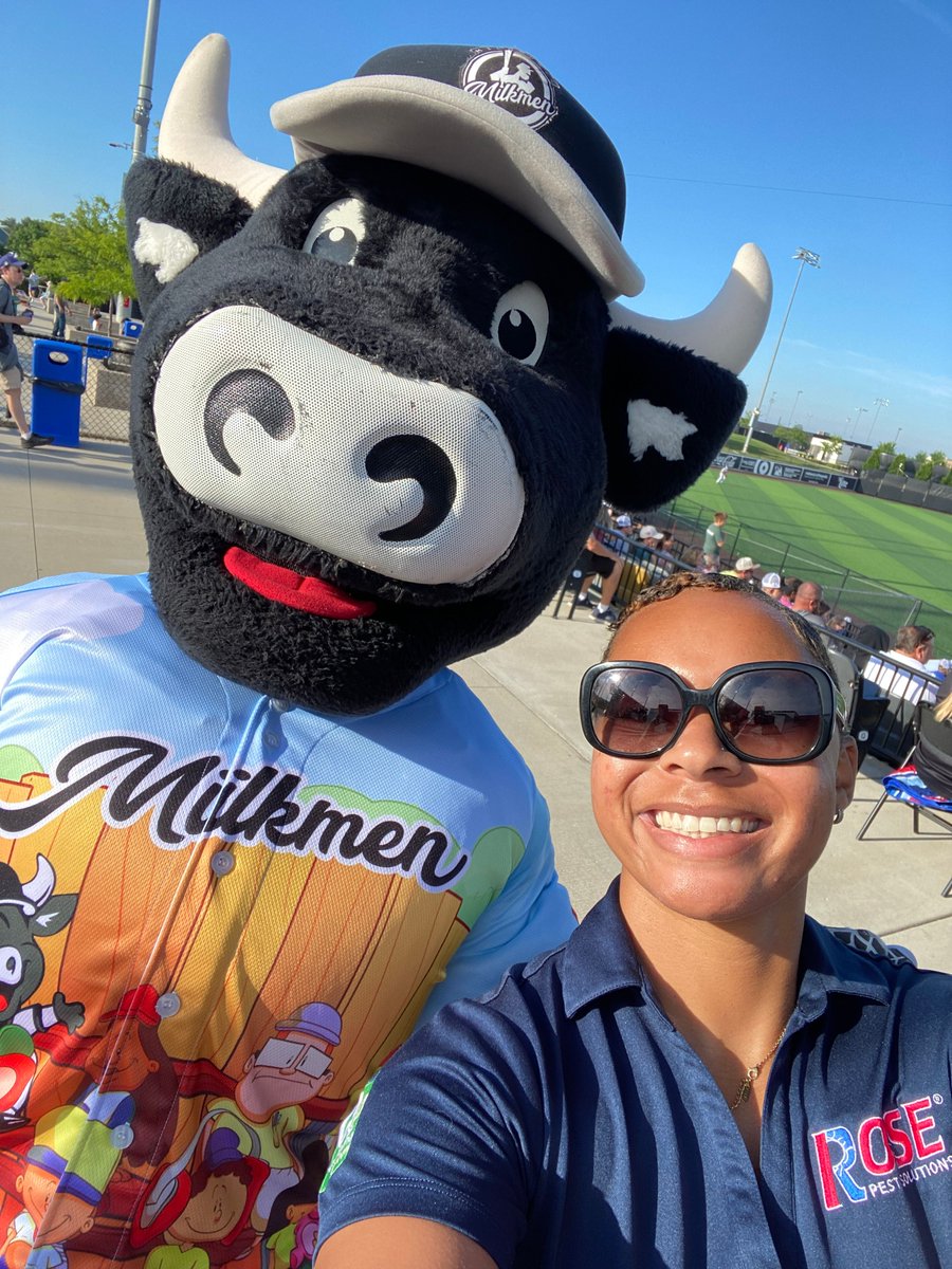 RosePestTweets's tweet photo. We finally got some nice weather for a ballgame! ☀️⚾

Thanks to everyone who came out to the Milwaukee Milkmen game and took the time to connect with us. We loved being part of the game day atmosphere and appreciate everyone who made the day a great one.

Go Milkmen! 🐄 https://t.co/0VT66AwEm7