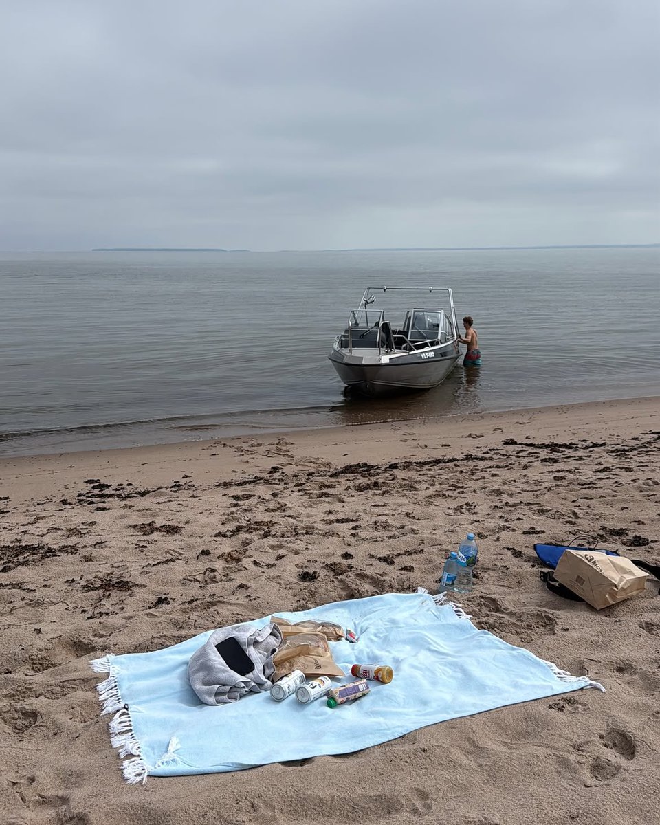 aron_updates tweet picture