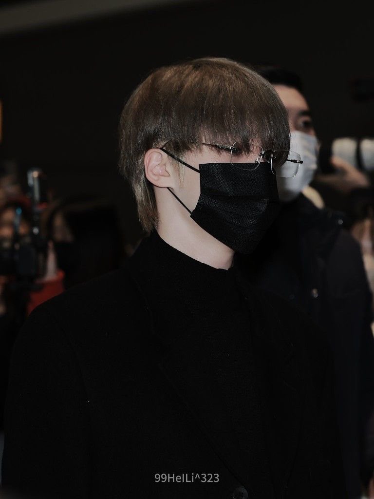 yunho_enjoyer's tweet photo. i especially love it when The Pervert looks like this https://t.co/Q9vbaVPaZP