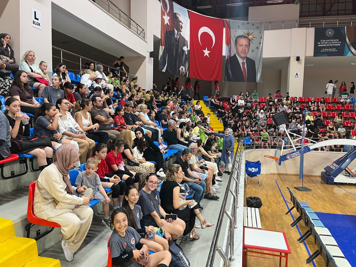 Beylikdzndespor's tweet photo. Gençlik ve Spor Bakanlığı Beylikdüzü Yaz Spor Okulları ‘Yaza Hareketli Giriyoruz’ sloganıyla başladı❗️📣🥳

Hareketin, eğlencenin, takım ruhunun doyasıya yaşanacağı bir yaz bizleri bekliyor😎👊

@OA_BAK @gencliksporbak @GSB_Istanbul @bulent_karacan_ @PnarSaracgsb https://t.co/mBOaJYW6l1