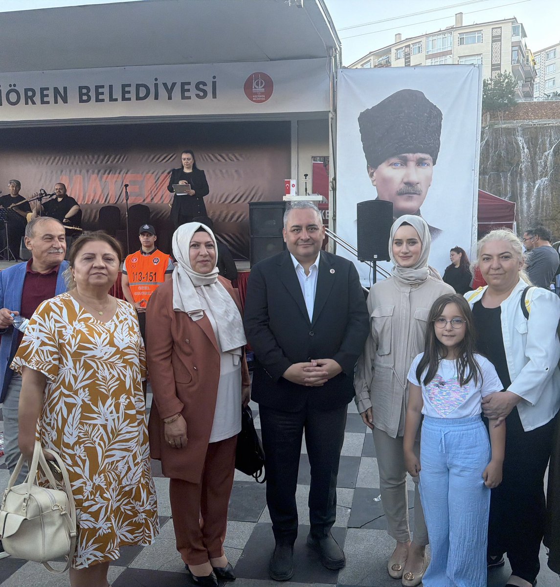 akkadinkeciorn's tweet photo. Siyasi ve Hukuki İşler Başkanımız İsmail Özel, Yürütme Kurulu Üyelerimiz, Yönetim Kurulu Üyelerimiz, Kadın Kolları Başkanımız Av. Merve Biberoğlu Erdoğan ile birlikte, Keçiören Belediyemizin Düzenlemiş olduğu "Gelin Canlar Bir Olalım" Aşure etkinliği programına katılım sağladık. https://t.co/VDGiZojIjP