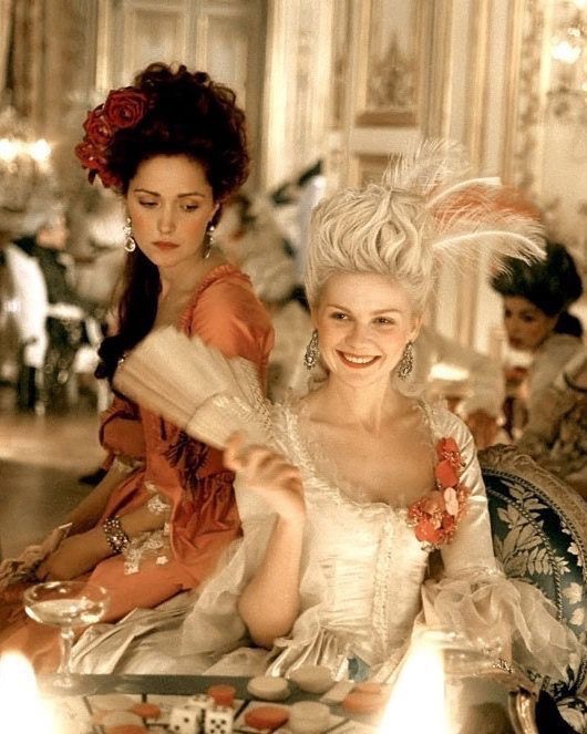 yuhachase's tweet photo. kirsten dunst and rose byrne in marie antoinette (2006) https://t.co/9u14bbcT9h