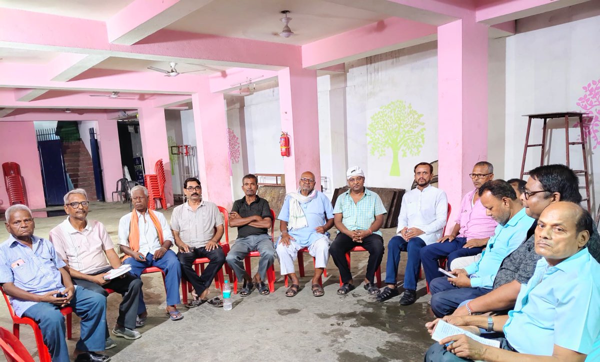 Vishwakarmahn's tweet photo. बढ़ई विश्वकर्मा संघ ट्रस्ट कोर कमेटी की बैठक शहनाई बैंक्विट हॉल में। https://t.co/JFe3jcGRx9