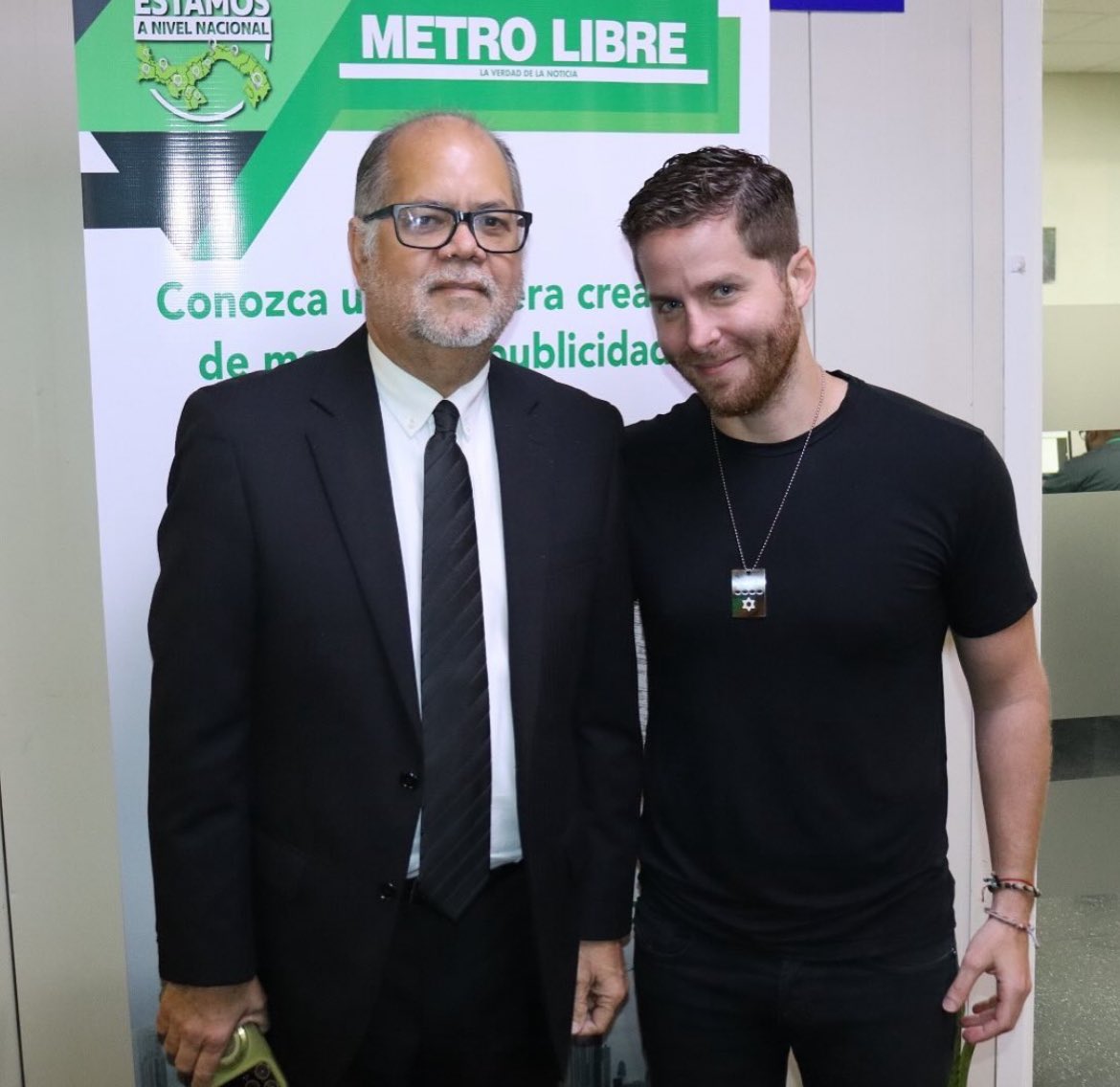 freddypitti's tweet photo. Confirmado, se trata del hijo del director de Metro Libre James Aparicio ganando $6mil al mes. 

Ahora tiene sentido porque hacen tanta promoción a la imagen de @Mayer en sus plataformas. 

Se le sigue cayendo la máscara a los dueños de pseudo medios. ¿Periodismo o pauta? https://t.co/hTthkbds1c