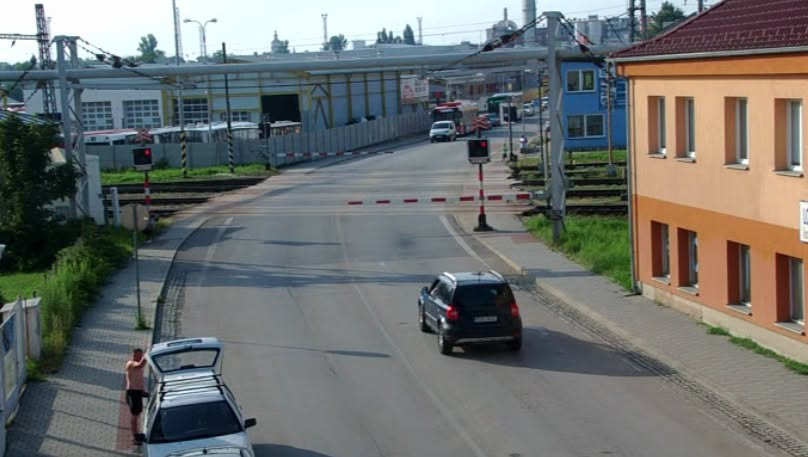 dopravacb's tweet photo. AKTUALIZACE: 18:40 hod. Železniční přejezdy jsou již plně funkční.
29.06.2026 18:20 h. Upozornění pro cestující MHD:
Z důvodu poruchy na železničním přejezdu v ulici Novohradská (P1084), Plavská a Těšínská (Hrdějovice) dochází na linkách MHD ke zpoždění.
V místě se tvoří kolony. https://t.co/hlieyN8AoV