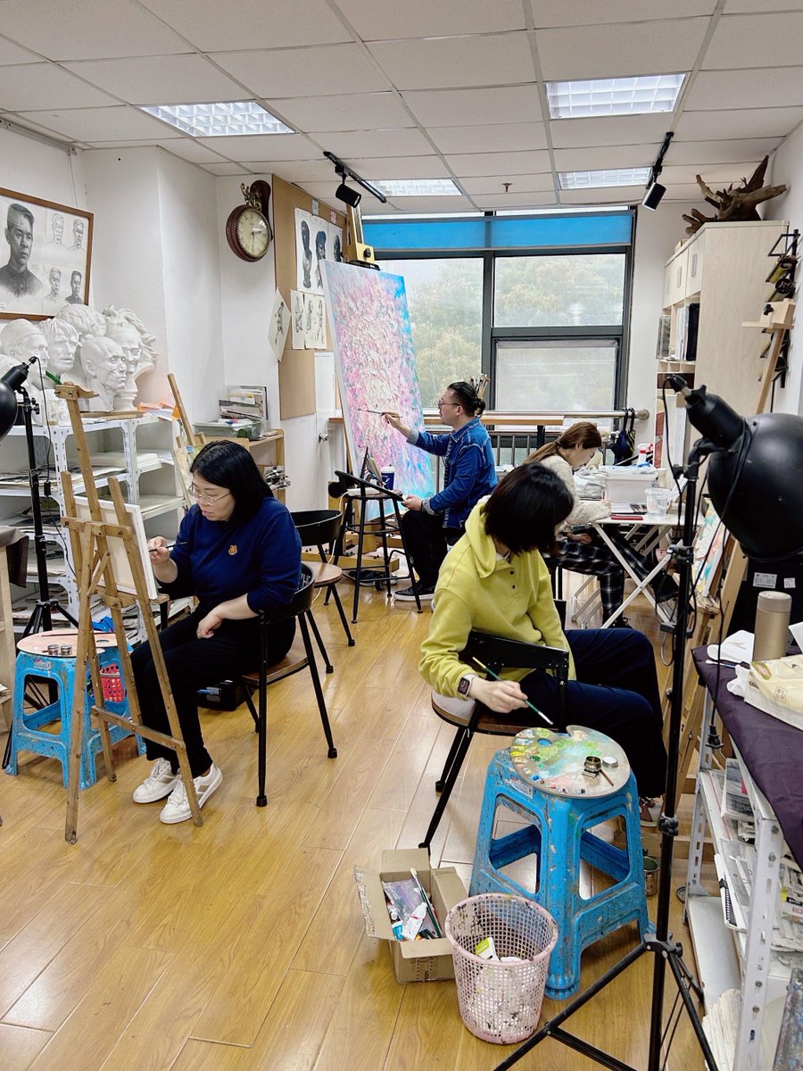 Damn_ArsimetSon's tweet photo. Step into today’s pop-up art workshop—unleash your creativity with watercolor splashes and meet local artists! https://t.co/yNVYNJRCyJ