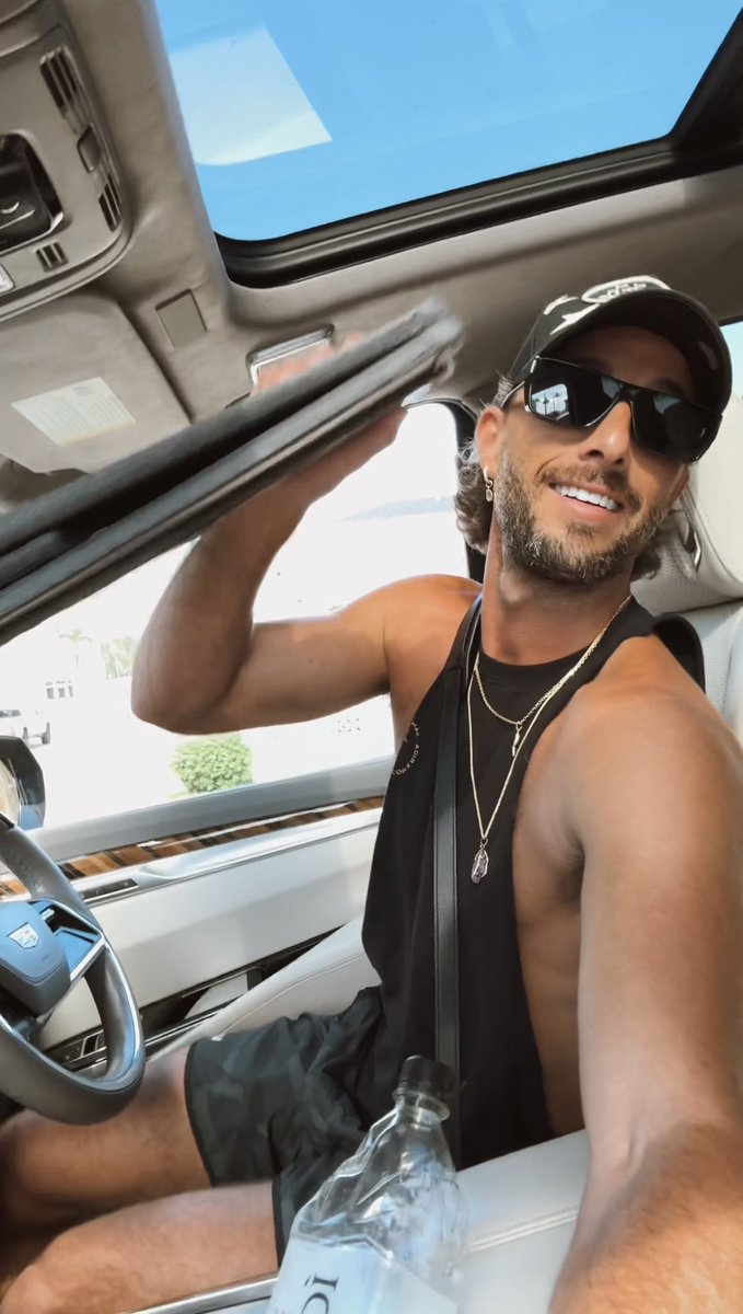 LucasxFrost's tweet photo. First Vlog 🤙🏽

https://t.co/wpVokeCJyA https://t.co/V8ufnEvORG