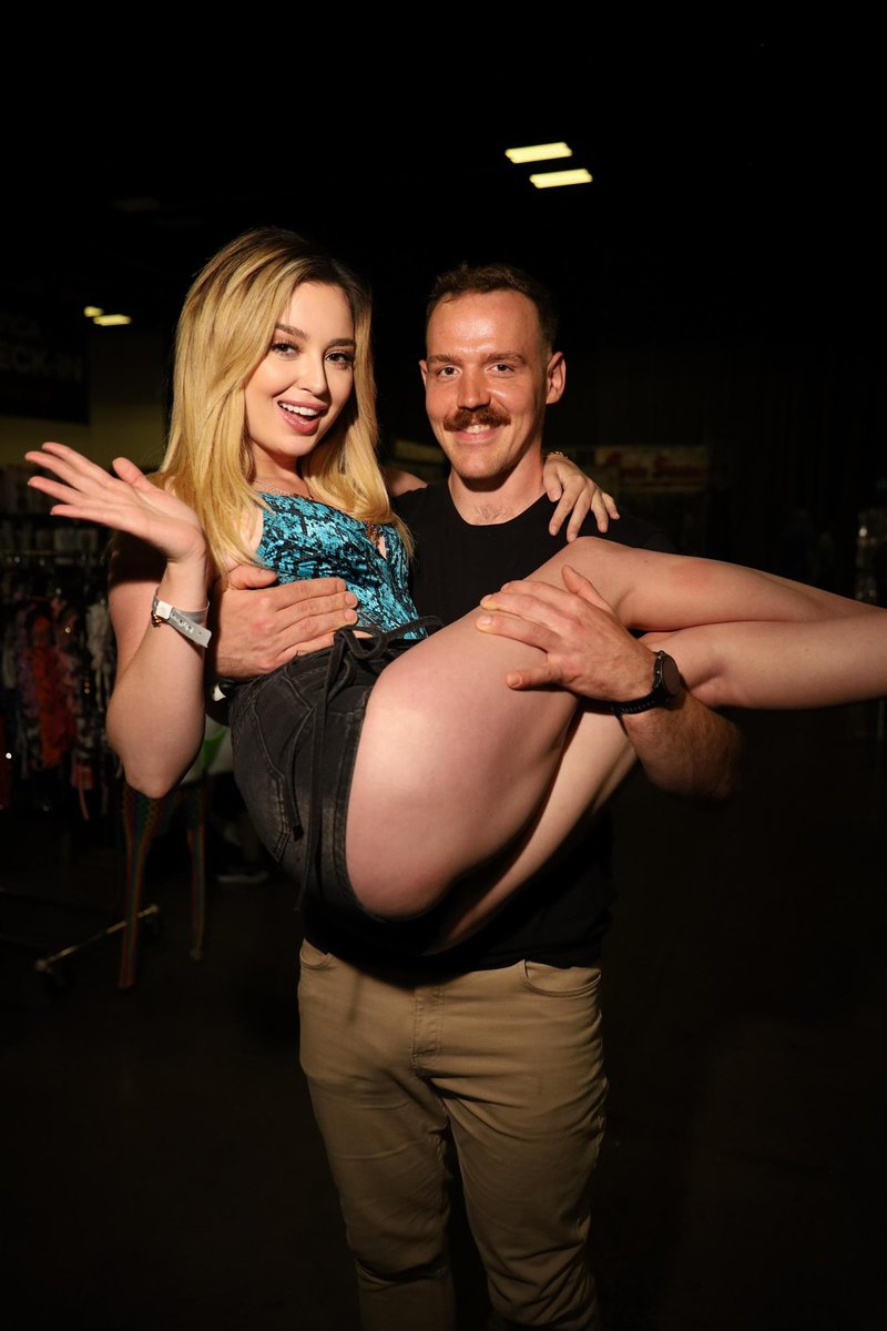 MoreLexiLore's tweet photo. I’ll never take for granted how many incredible humans this convention has brought into my life.

Thanks to all who made this weekend unforgettable. 🥰 https://t.co/Zq7TgyEryi