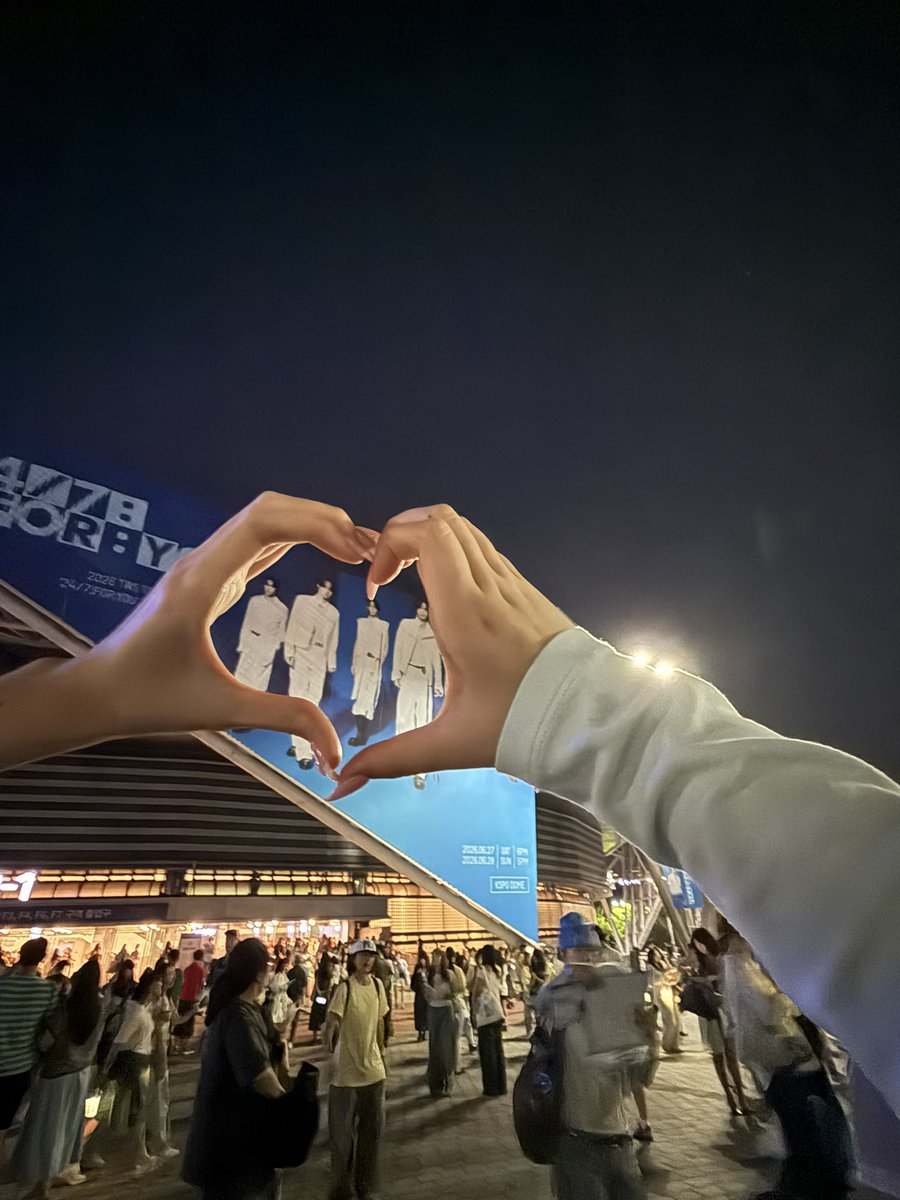 banzzrgi's tweet photo. 크흠..큼...재…공연… 재공연… https://t.co/59dLGPyfdp