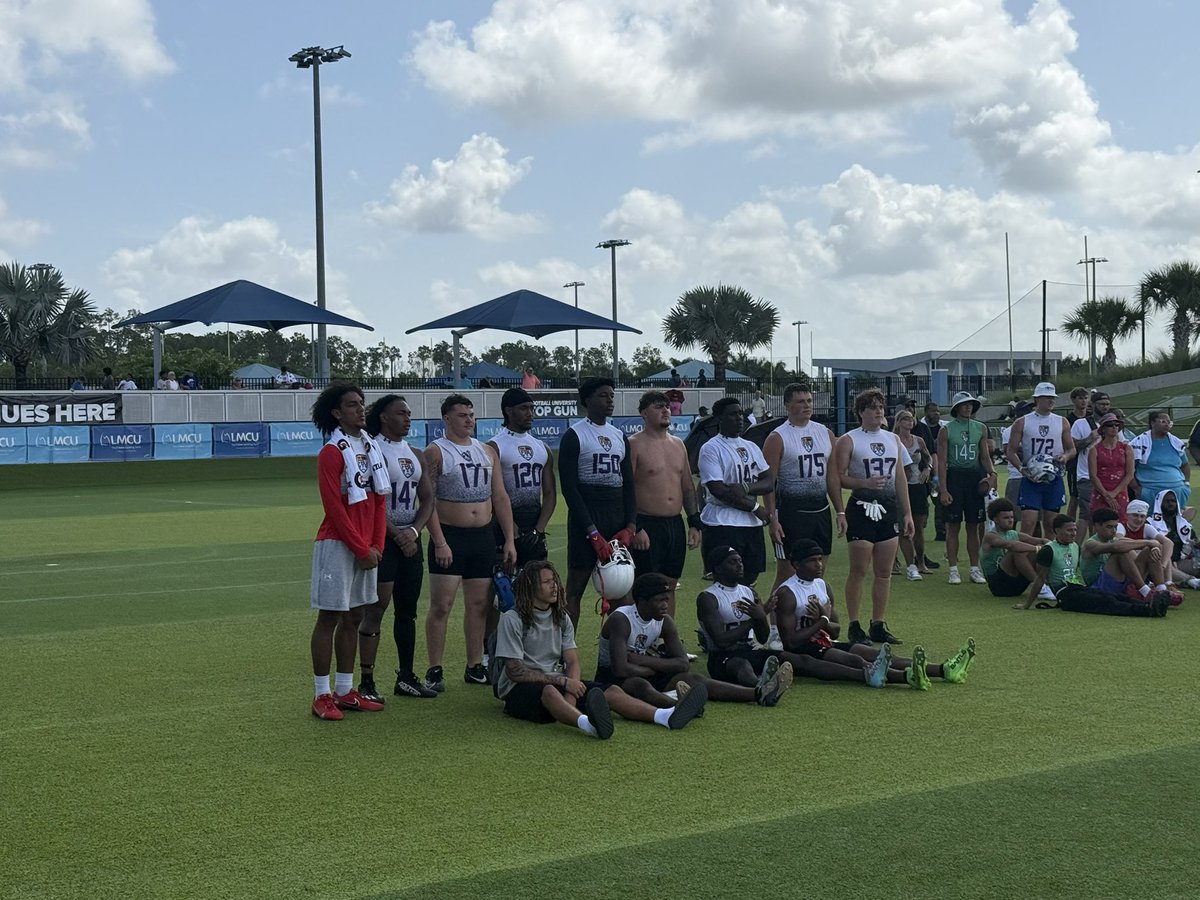 OllieFoutz2027's tweet photo. Proud to have made the 2026 National FBU Top Gun First Team All-Defense as a LB! @OJsimpso32 @CoachALierman @LNEagleFootball @RecruitLNEagles @ExpoRecruits @On3 @FBUcamp @thevandalorian @JPRockMO @WOWKCfootball @CoachSimps https://t.co/SXInWReJTz