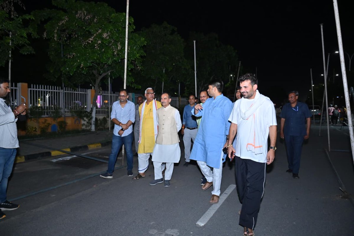 BJP4Rajasthan's tweet photo. ऐतिहासिक यमुना जल समझौते के बाद कल मुख्यमंत्री श्री @BhajanlalBjp जी के जयपुर आगमन पर आयोजित होने वाले भव्य स्वागत कार्यक्रम की तैयारियों का जायजा लिया गया।

इस अवसर पर भाजपा प्रदेश अध्यक्ष श्री @madanrrathore, गृह राज्य मंत्री श्री @jawaharbedam, प्रदेश महामंत्री श्री @bjpbhupendraRYB, प्रदेश मंत्री श्री नारायण मीणा एवं श्री @Imsitaramposwal उपस्थित रहे।
