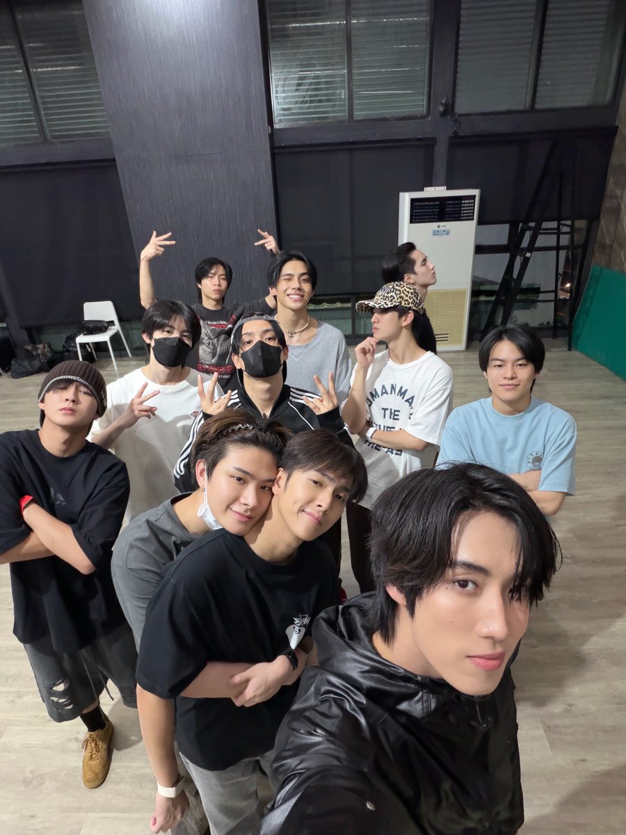 BUS_SONRAY's tweet photo. BEFORE : พร้อมลุย 🔥           AFTER : พร้อมนอน 🛌

ป.ล. ลูกพี่เน็กซ์แอบติดภารกิจคับผม (คิดถึงน้า กลับมาได้แล้ว)

#BUS_LIGHTASONE
#BUSbecauseofyouishine https://t.co/pHUke83P5v