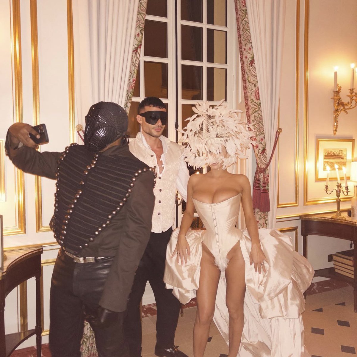 Rap's tweet photo. Ye & Bianca Censori at a masquerade-themed party in Paris❤️🎭

📸 GadirRajab / IG