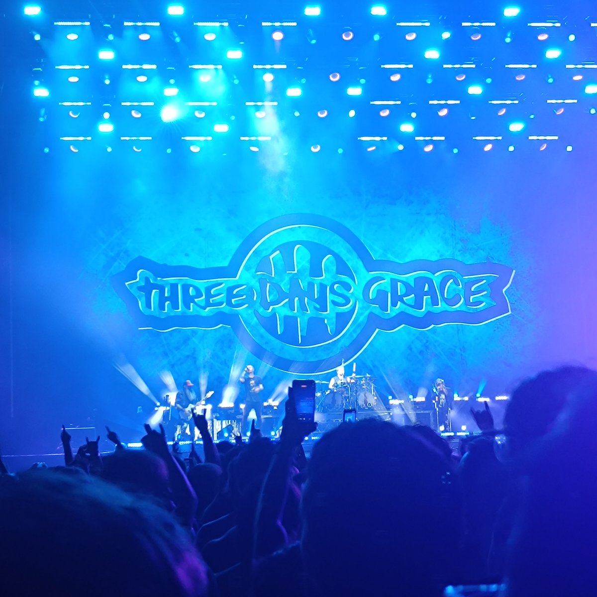 peachytealatte's tweet photo. Something about last night ❤️ My teenage self would be so damn proud of all I've done to be able to be here. Thank you Three Days Grace for everything you've done for me all those years ❤️❤️❤️ https://t.co/rTdA96fEyK