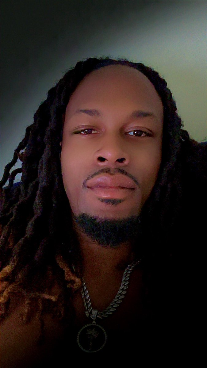 Breneeworld's tweet photo. Cut my locs, but my regrowing process is going smoothly 🙌🏾 https://t.co/Z9PvmIXHdV