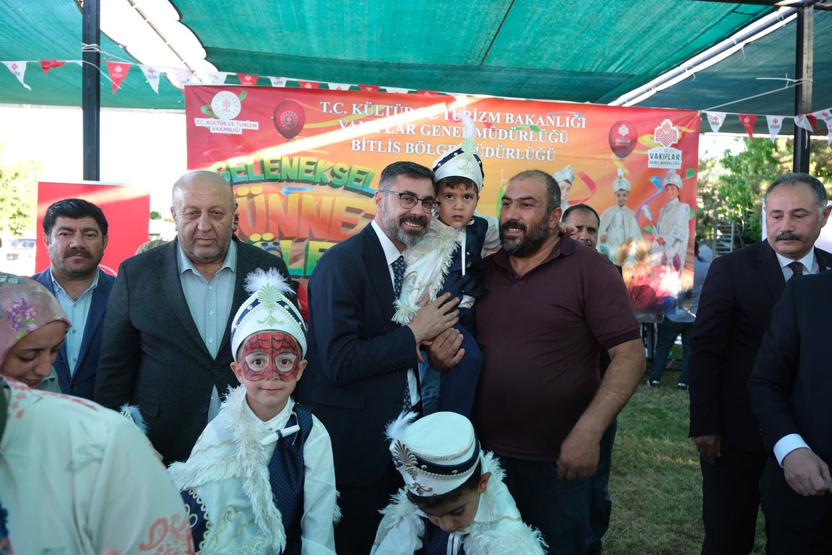 Ntanglay's tweet photo. Valimiz Sayın Ahmet Karakaya’nın katılımlarıyla, Bitlis Vakıflar Bölge Müdürlüğü tarafından geleneksel olarak düzenlenen sünnet şölenine iştirak ettik.

Bu anlamlı organizasyon vesilesiyle çocuklarımıza sağlık, huzur ve mutluluk dolu bir ömür diliyorum. https://t.co/B2iKhGb0PX
