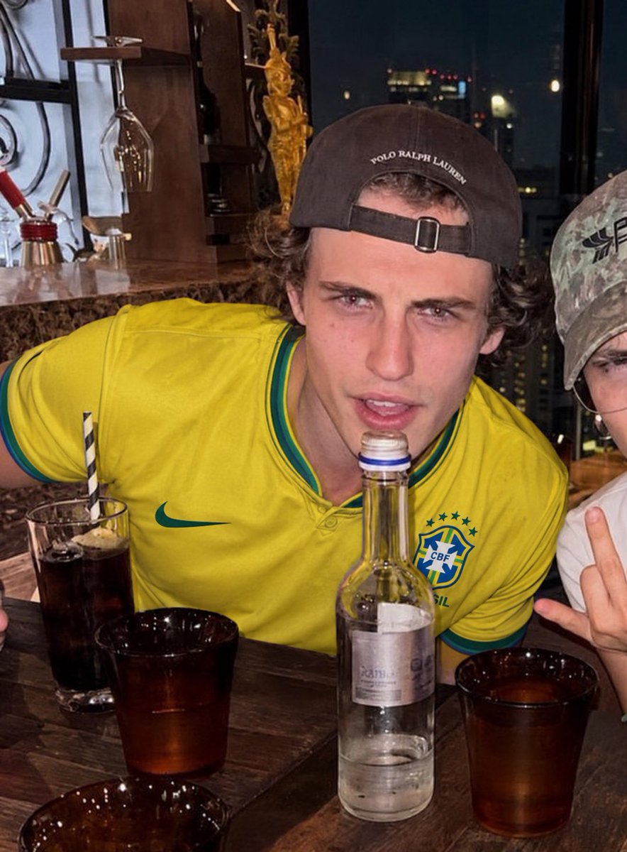 conorsanchezbra's tweet photo. 🇧🇷| É HOJE!!

Conor já vestiu a camisa e segue torcendo para o hat trick do Vini Jr hoje! 💚 https://t.co/htTkI9GX9V