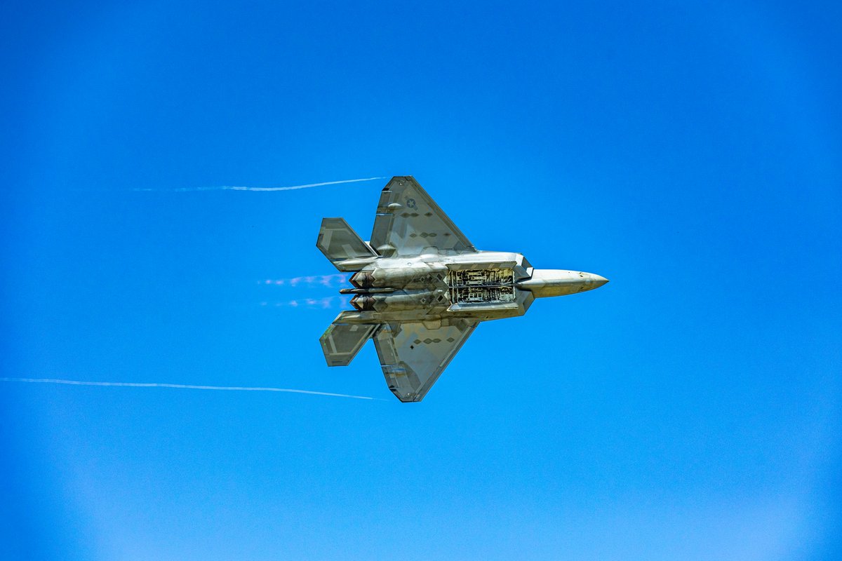 cleairshow's tweet photo. Throwback Monday anyone? The last time we had an F-22 hit the Cleveland skies was in 2023! Who's ready for the return of the Raptor?! 🙋

#CLEAirShow #Raptor #F22 https://t.co/BXKxkOiQ2x