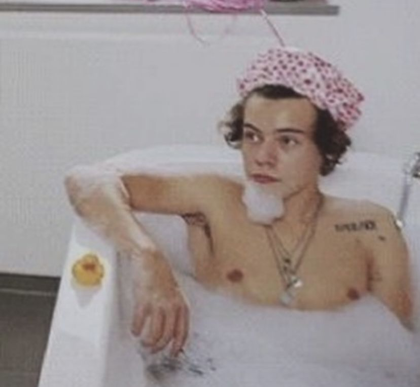 VishnuBathla's tweet photo. Harry Styles in bathtub. thats it. https://t.co/sJizhjUxPK