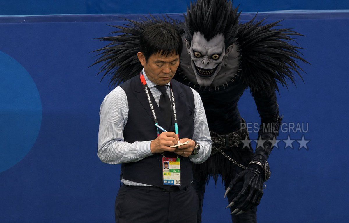 byisaforthv's tweet photo. o técnico do japão é o kira de death note https://t.co/1NGLPbRBuz