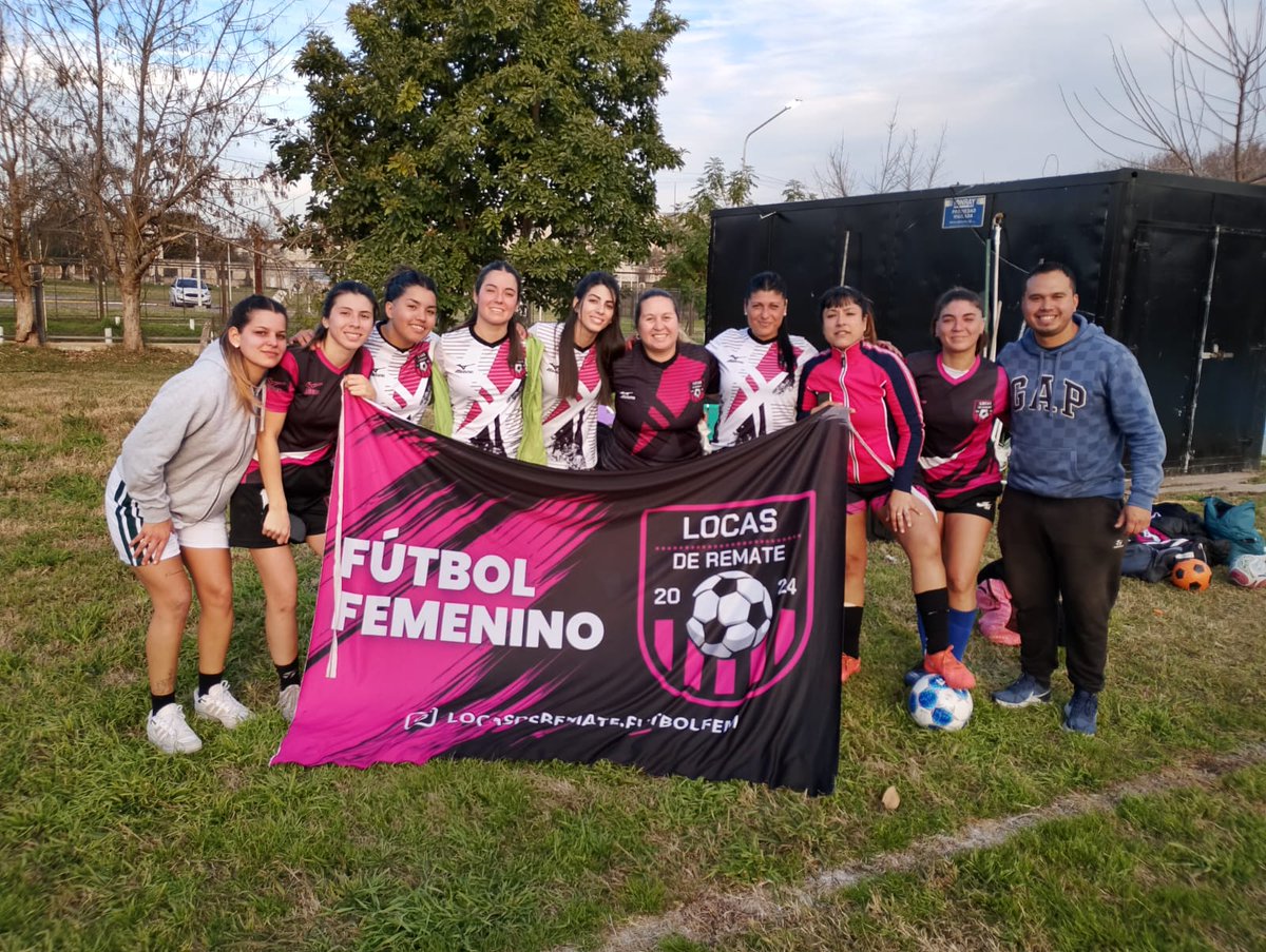 unimoreno's tweet photo. 🏃🏻‍♀️🏃🏻 El equipo de fútbol femenino #UNM, dirigido por su docente Gustavo Herrera, disputó un partido amistoso con las "Locas de Remate" del Club Arena Sport. https://t.co/3Hi2WQiN3b