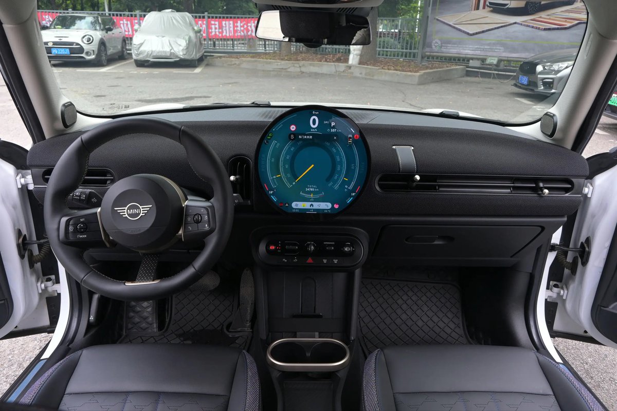 SimeonMba's tweet photo. The 2025 MINI Cooper is still one of the most fun cars you can drive right now.
Go-kart handling and surprisingly practical in a 5-door car.

MINI COOPER Classic 5-Door 2025. 
Mileage: 24,785 km

Condition: Pristine, No Accidents

Doorstep delivery for: 🇳🇬
🏷️ Price: N65,500,000

Covers purchase, shipping, clearing. 

Can also ship to 🇧🇯🇬🇭
DM

Arrival: 6-7 weeks