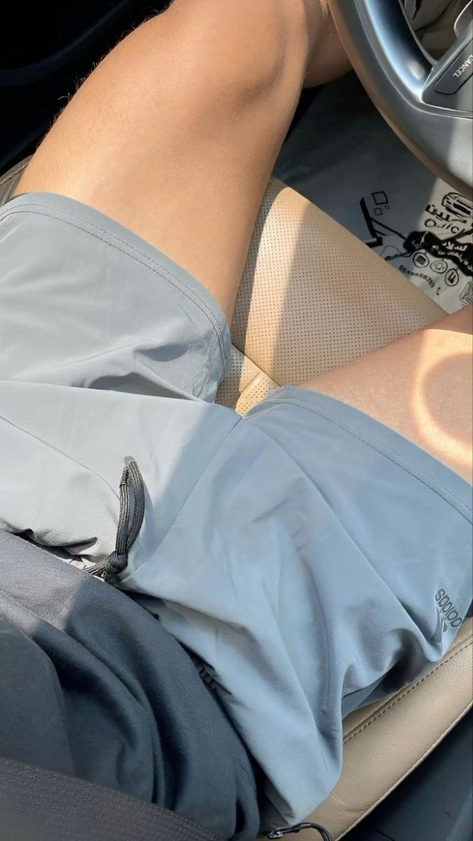femboyguy_10's tweet photo. 🤤🥺

#boys #legs #twink #gay #hot https://t.co/rNtNExxiwG