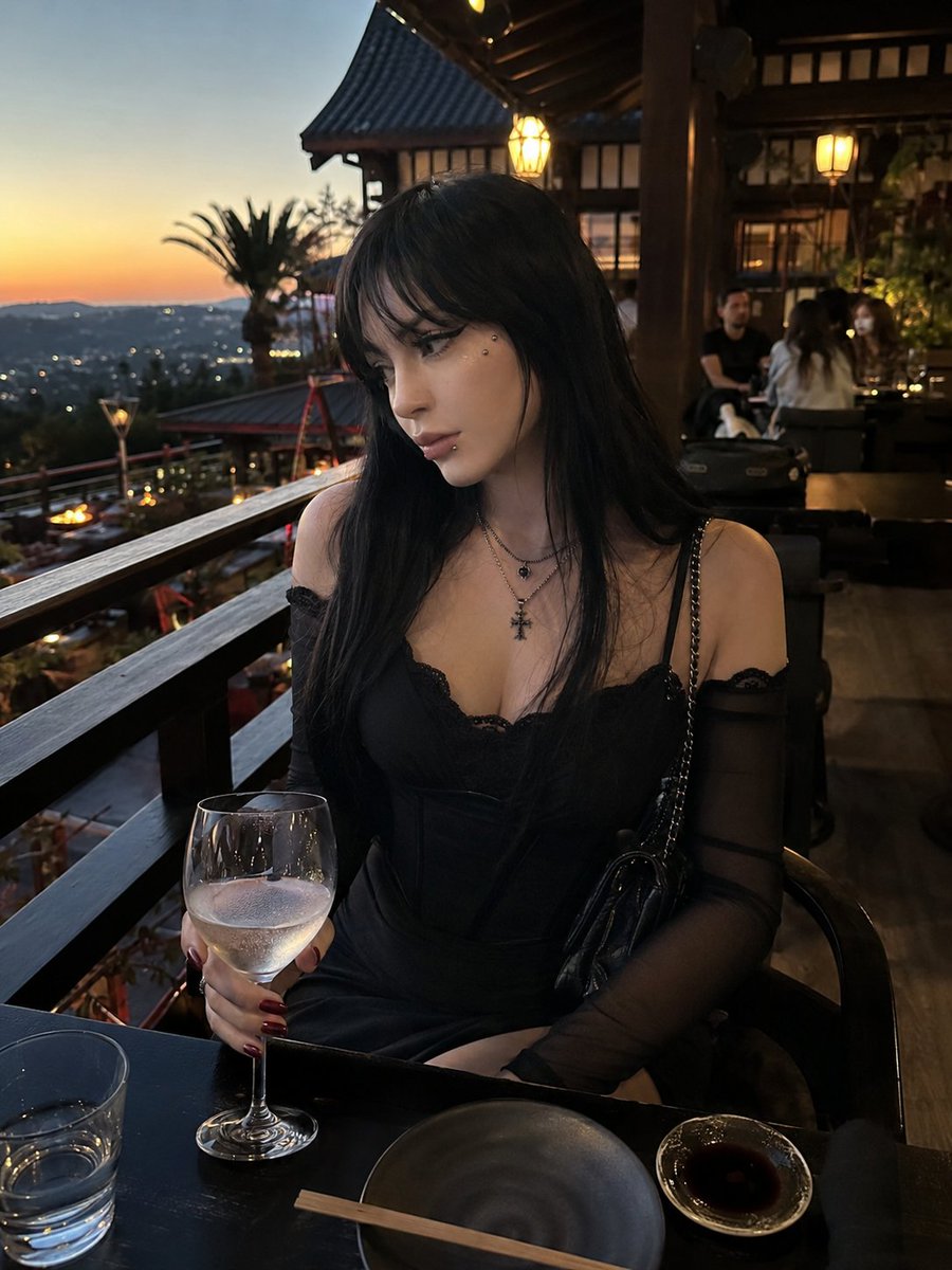 jestersofiaa's tweet photo. la finally gave me good lighting https://t.co/x4G54gvRDD