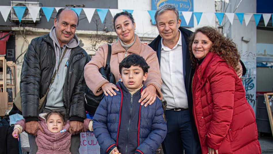 CascallaresPJ's tweet photo. SIEMPRE JUNTO A NUESTROS VECINOS!

Este fin de semana recorrimos el “Burzaco Vibra” y diferentes puntos de esa querida localidad.

Allí nos encontramos con destacados vecinos y amigos como @negroenrique12, y también dialogamos con cientos de vecinos conociendo sus propuestas e inquietudes para seguir mejorando juntos nuestro distrito!

#BrownConVos