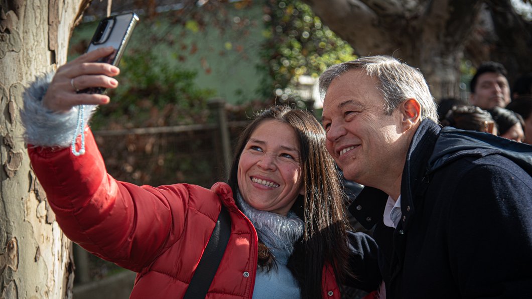 CascallaresPJ's tweet photo. SIEMPRE JUNTO A NUESTROS VECINOS!

Este fin de semana recorrimos el “Burzaco Vibra” y diferentes puntos de esa querida localidad.

Allí nos encontramos con destacados vecinos y amigos como @negroenrique12, y también dialogamos con cientos de vecinos conociendo sus propuestas e inquietudes para seguir mejorando juntos nuestro distrito!

#BrownConVos